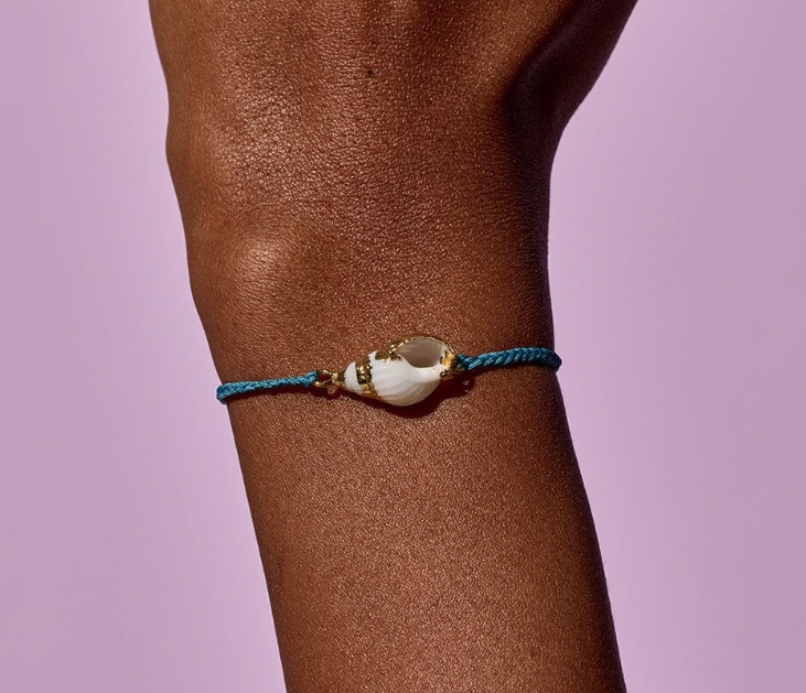 Beachside Blue Seashell Charm Bracelet