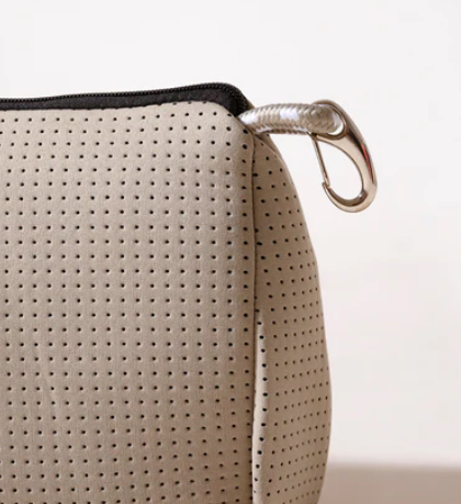 ESSENTIAL POUCH