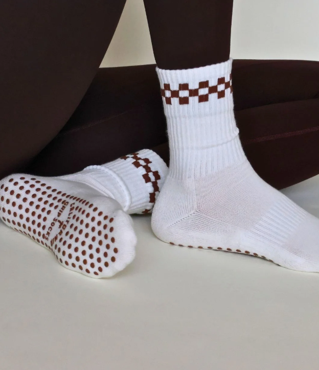 The Checkered Grip Socks - Brown