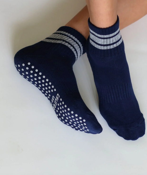 The Retro Shortie Grip Socks - Navy & Grey