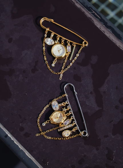 La Isla Brooch