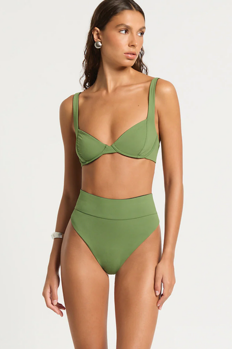 Ryan Balconette & Raya Brief