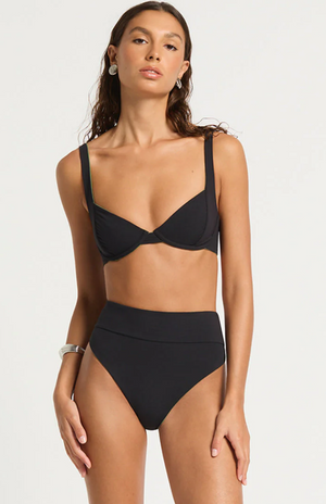 Ryan Balconette & Raya Brief