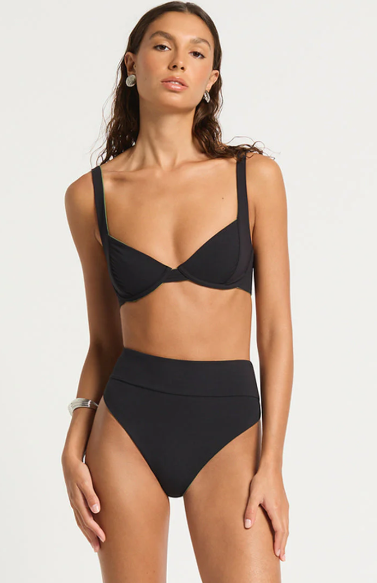 Ryan Balconette & Raya Brief