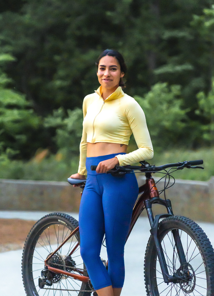 WOMEN'S FULL ZIP CROP TOP BUTTER UPF+ 50