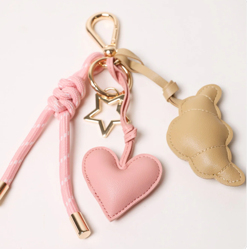KEY CHAIN PRETTY IN PINK WITH CHARMS - PINK HEART AND BEIGE CROISSANT